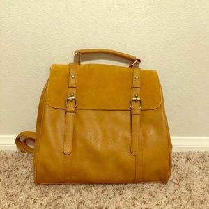 Super cute convertible bag!